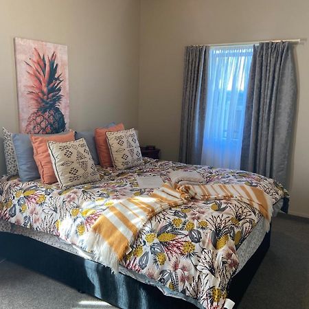 Warm On Waterloo Bed & Breakfast Palmerston North Bagian luar foto