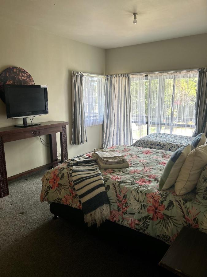 Warm On Waterloo Bed & Breakfast Palmerston North Bagian luar foto