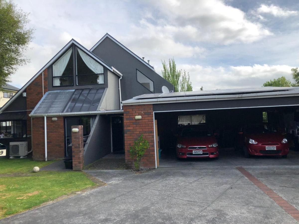Warm On Waterloo Bed & Breakfast Palmerston North Bagian luar foto